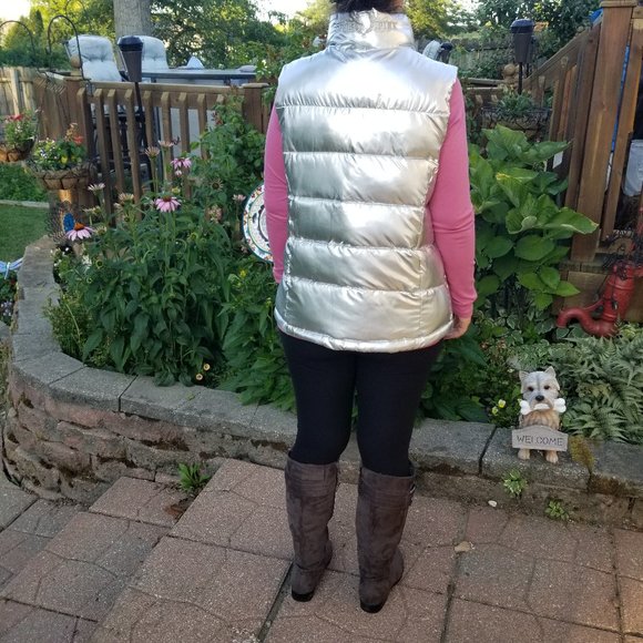 Victorias Secret Vest Pink Fashion Show Silver Puffer Vest - Picture 3 of 13